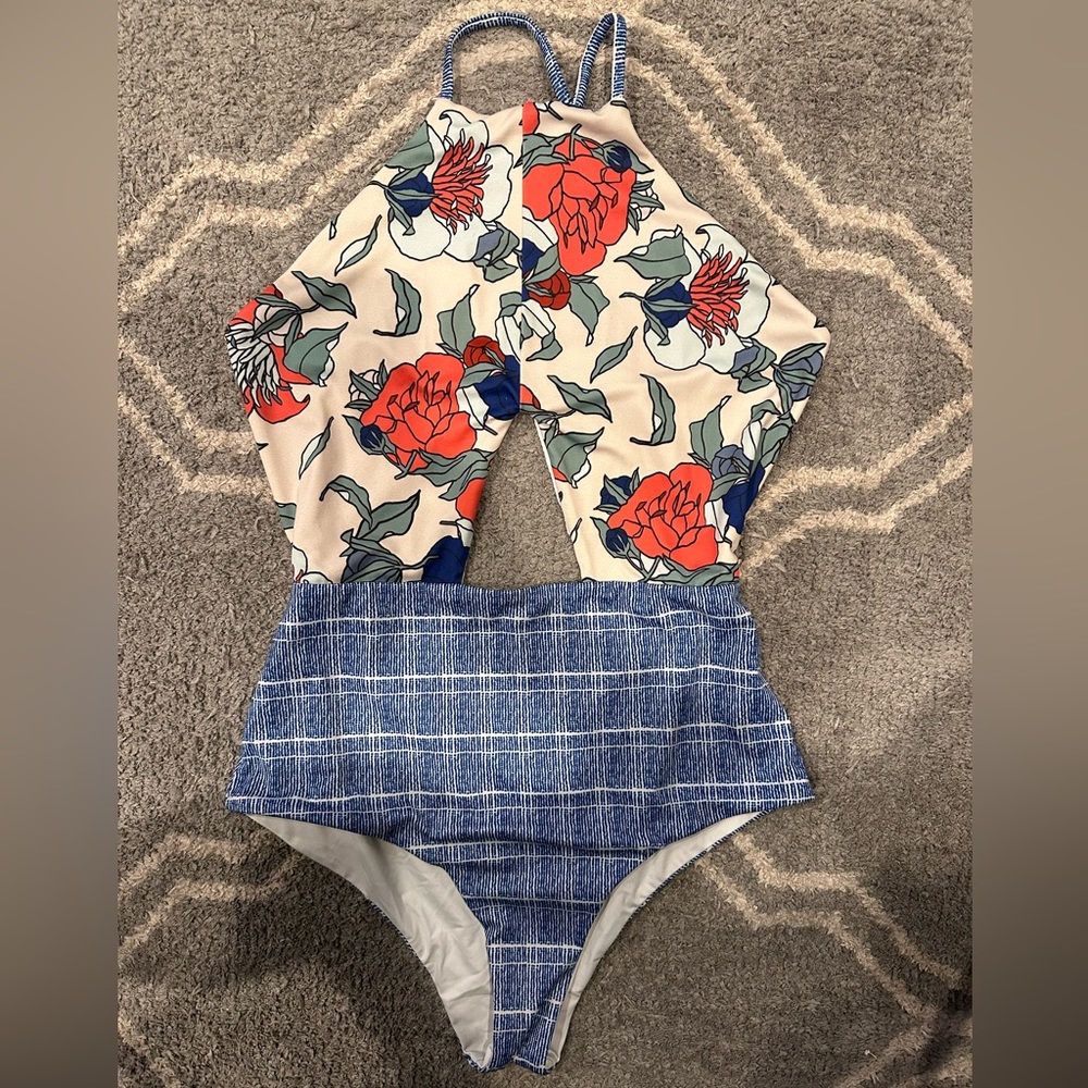 Women’s Tavik swimwear size M.